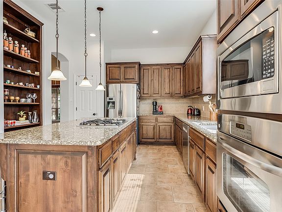 3rd image of 3527 Alexandrite Way