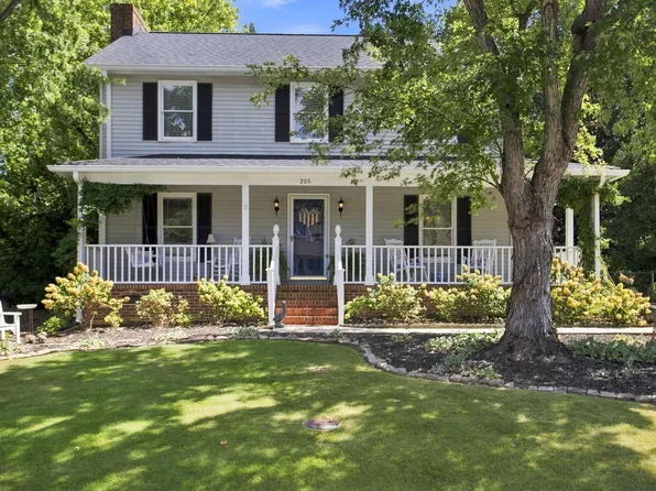 206 Angie Dr, Taylors, SC 29687