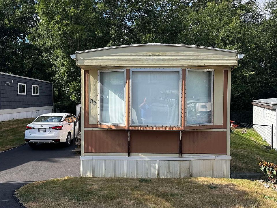 2nd image of 8220 King George Blvd #82