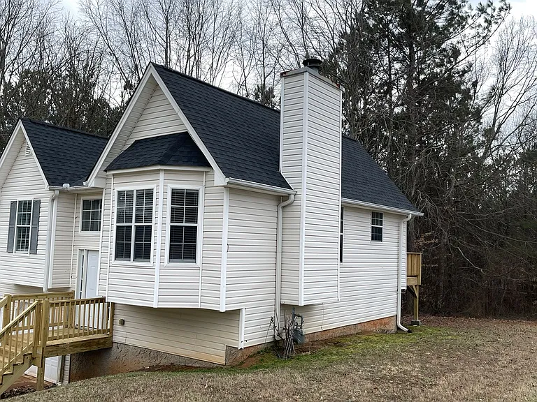 112 Harvard Dr — Photo 2