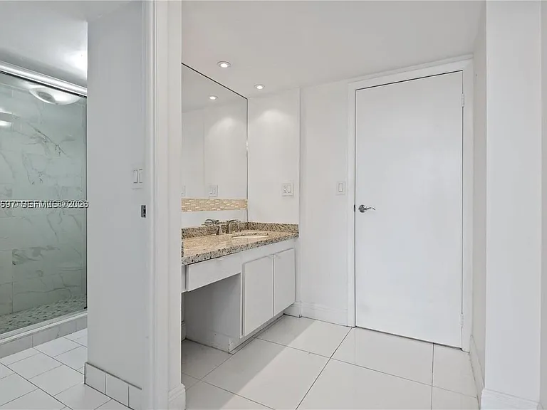 20335 N Country Club Dr #209 — Photo 9