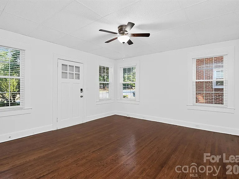 906 S York St — Photo 4
