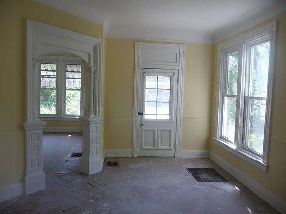 3rd image of 5527 Hamilton Ave