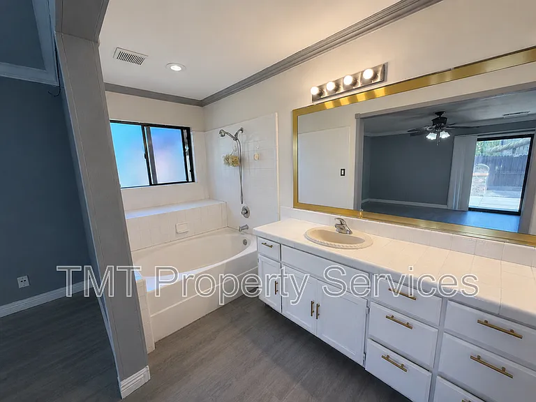 930 Graywood Cir — Photo 17