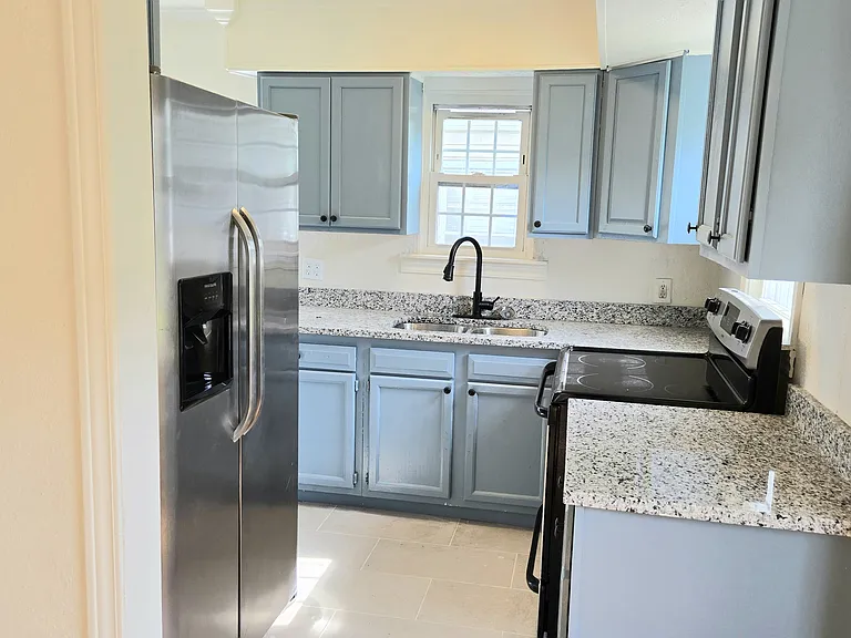 3325 N Denny St — Photo 2