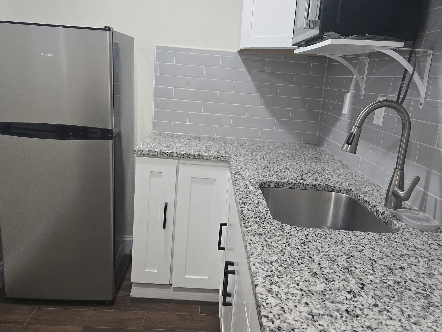 1 bed, 700 sqft, $900 — Photo 4