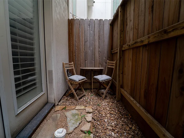 4008 Barnes St — Photo 44