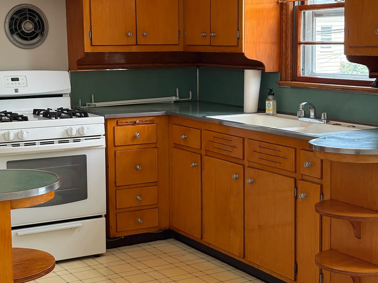 2 bed, 1350 sqft, $1,800 — Photo 2