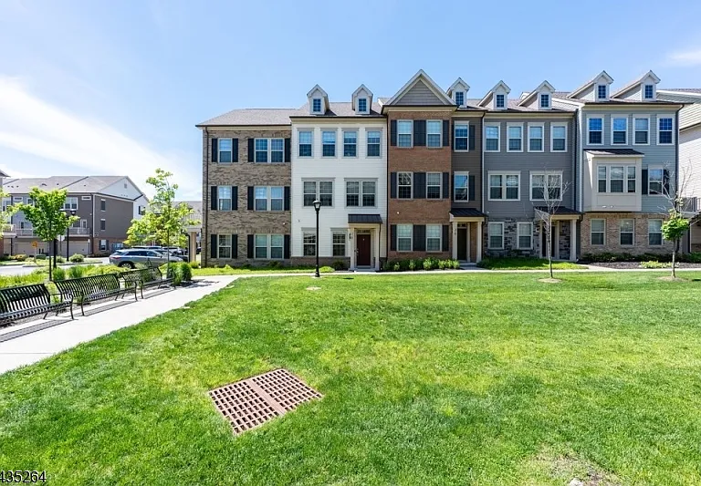 18 Cortland Ct #A — Photo 33