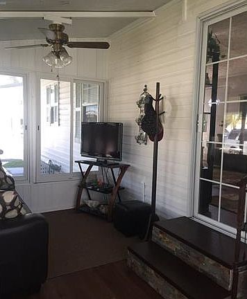 3rd image of 582 Daisy Dr