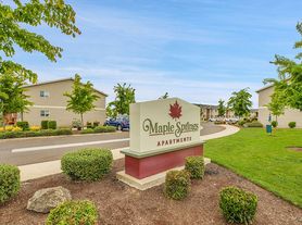 Country Living with Modern Flair: Wake up to the sounds of nature, Live Minutes from Everything, 2 br / 2.0 ba, $1565