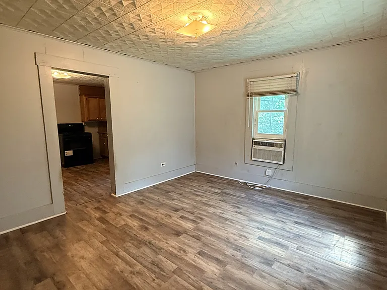 817 Lubbock St — Photo 2