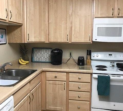 2nd image of 8521 Parkvilla Dr APT 205W