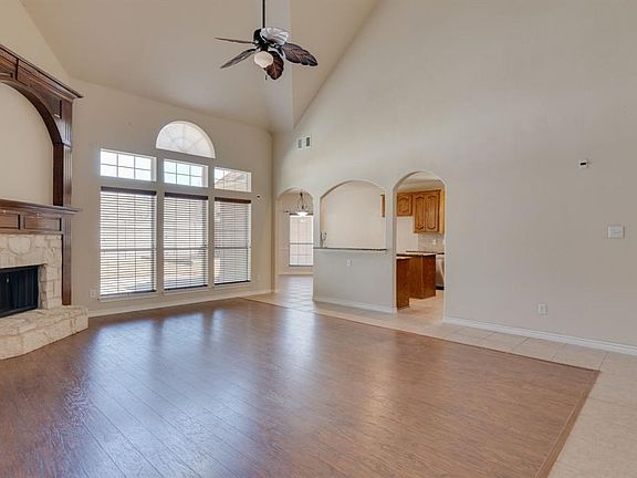 3rd image of 706 Montclaire Dr