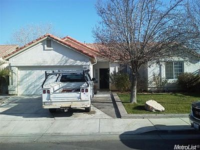2nd image of 542 N Santa Monica St