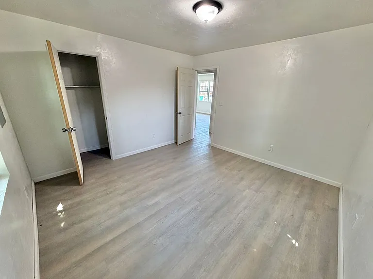 920 SW 47th St — Photo 12