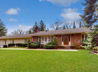 1842 Thomas Atkinson Rd, Inverness, IL 60067