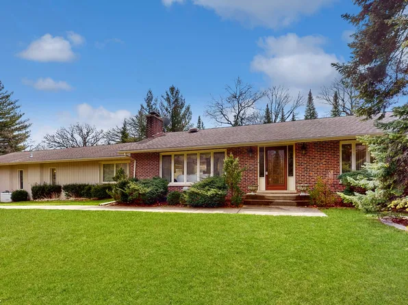 1842 Thomas Atkinson Rd, Inverness, IL 60067