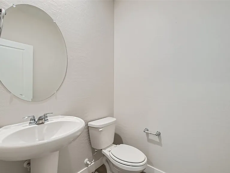 17 Pivot Ave — Photo 20