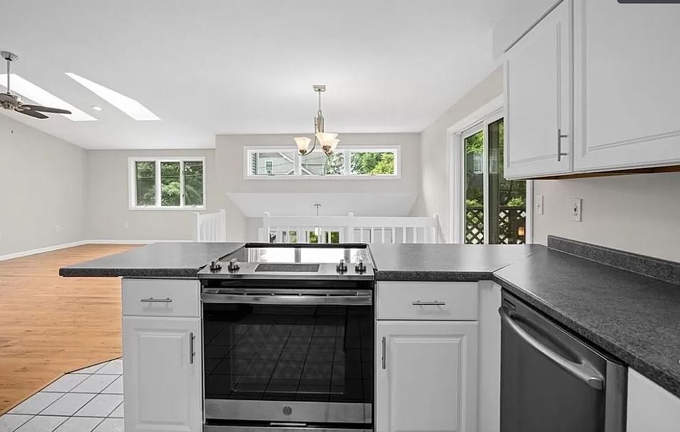 1st image of 3-3B Porter St