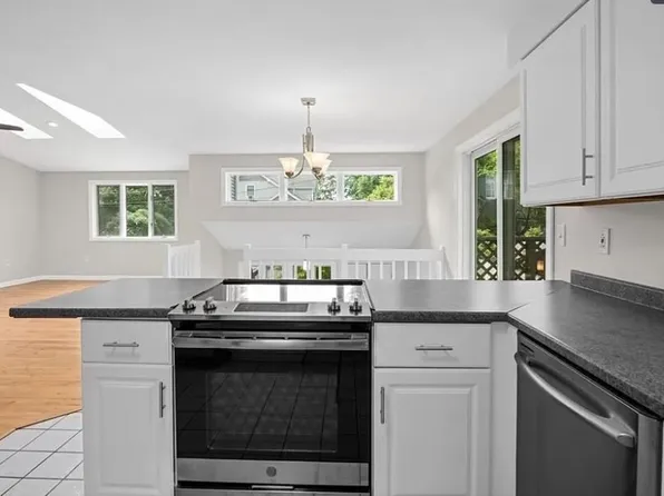 3-3B Porter St, Worcester, MA 01604