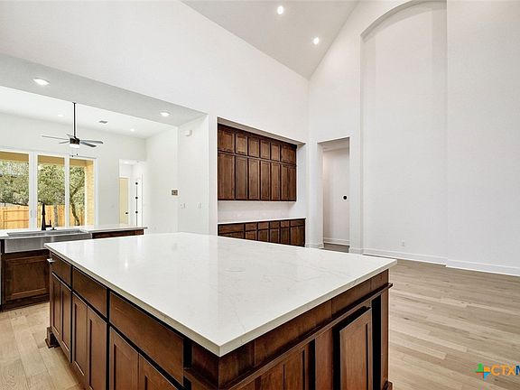 3rd image of 223 Possumhaw Ln