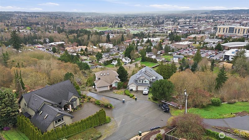 3rd image of 1924 5th Street SE