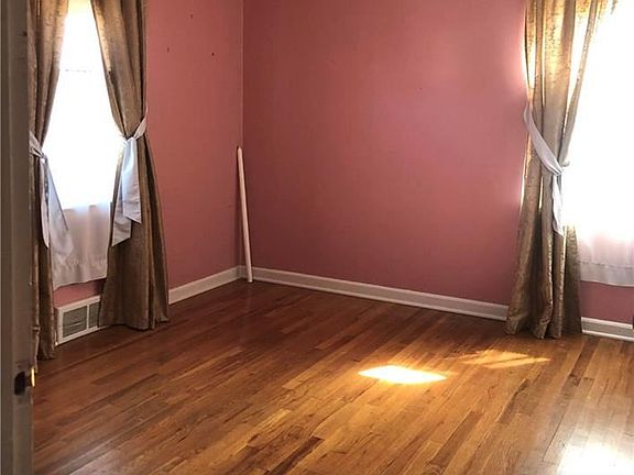4th image of 213 S Central St