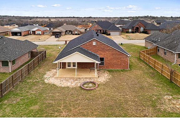 3rd image of 553 Princess Pl