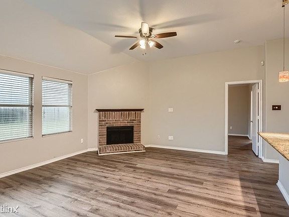 5th image of 924 Marble Creek Dr