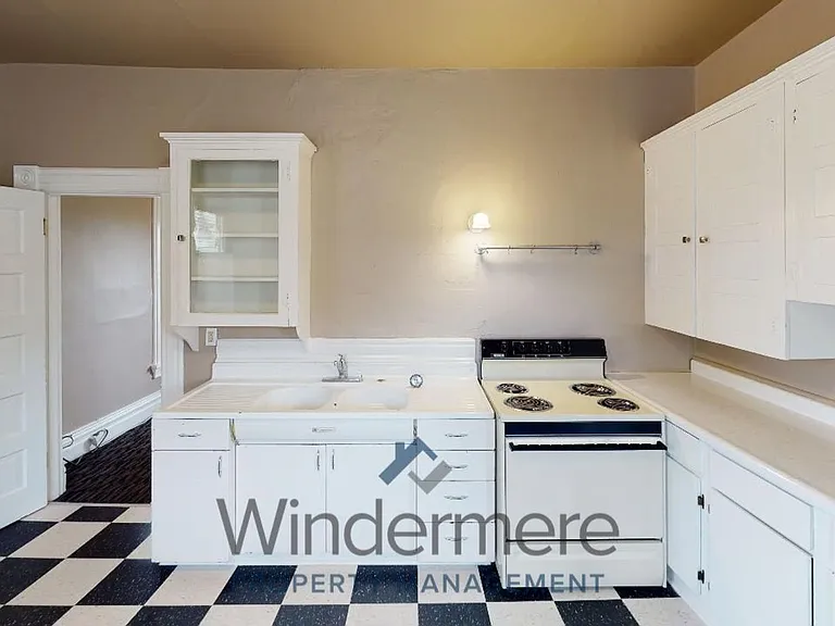 309 E Birch St — Photo 7