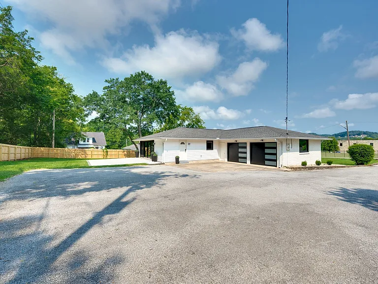 1205 Saint Marys Ln — Photo 30
