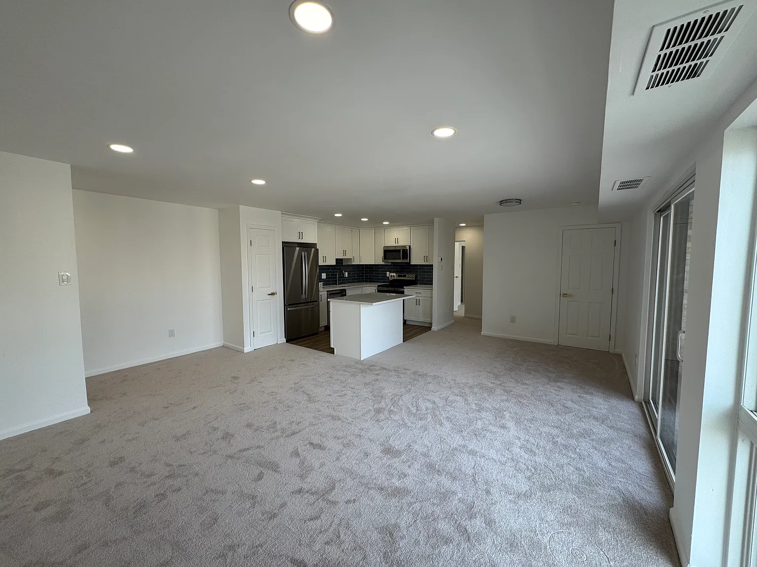 1 bed, 753 sqft, $1,900 — Photo 3
