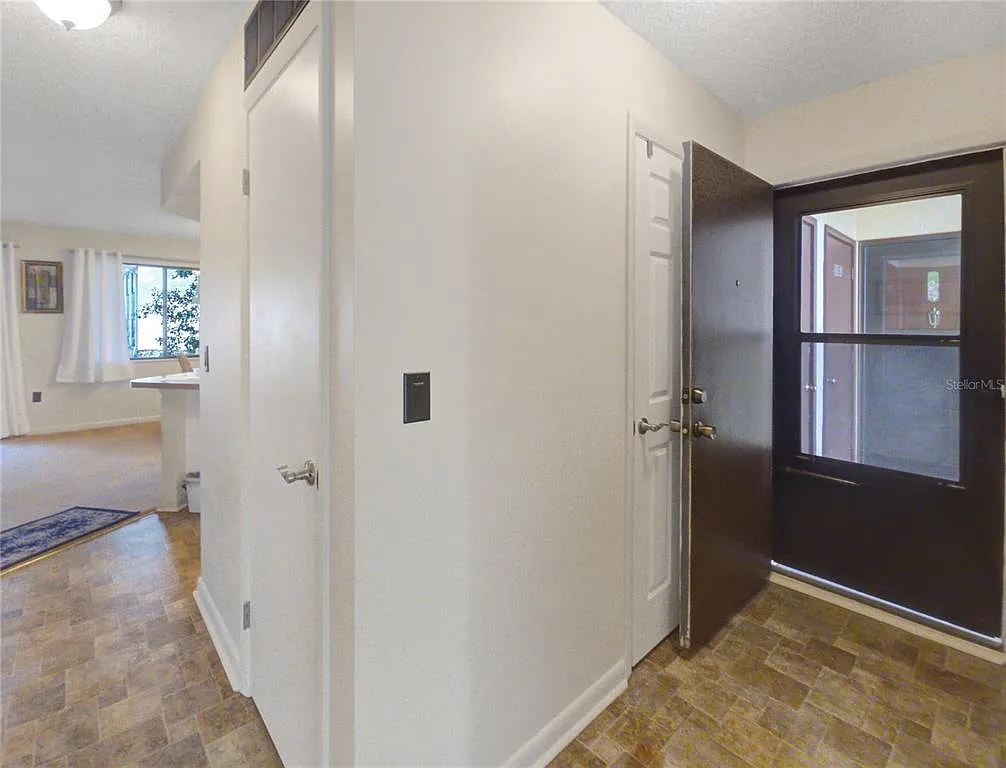 2 bed, 1.5 bath, 1031 sqft, $1,300 — Photo 3