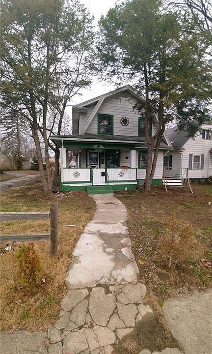 1st image of 63 Redwood Ave