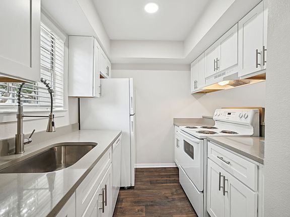 5th image of 1370 Rigsbee Dr #8D