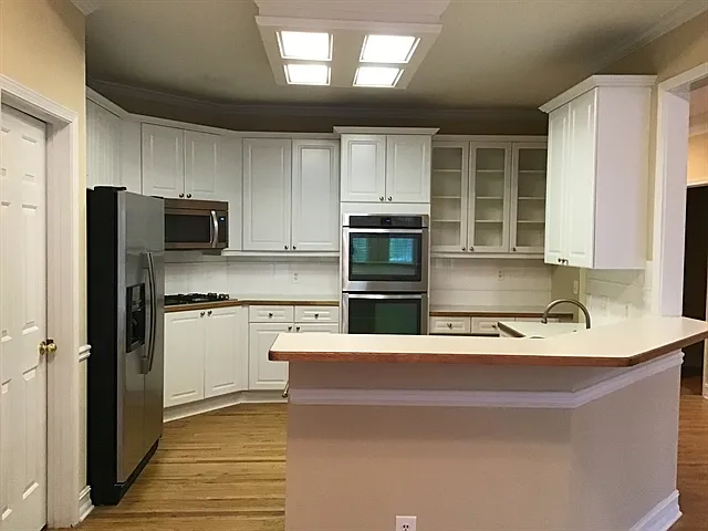 5 bed, 4.5 bath, 3928 sqft, $3,585 — Photo 2