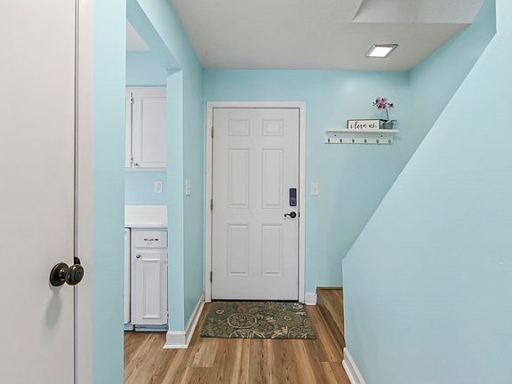 2nd image of 932 Villa Dr. #932