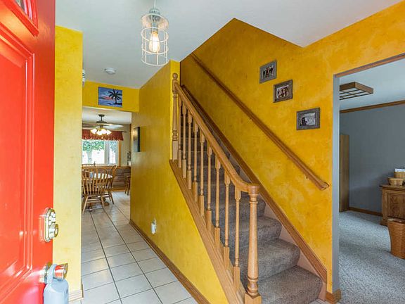 3rd image of 12 Cosmos Ln SW