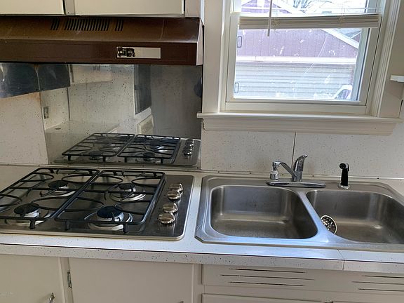 4th image of 5671 Richmond Ave