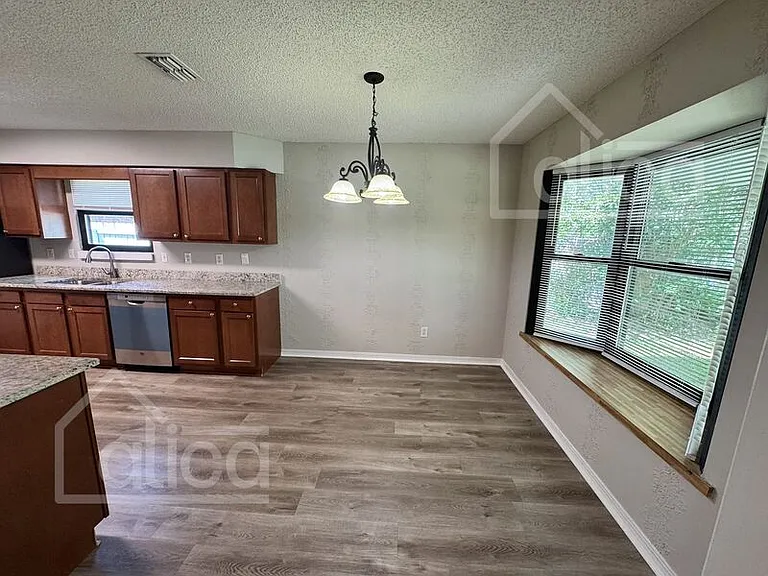 1959 Sussex Dr N — Photo 11
