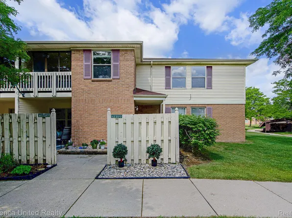61109 Greenwood Dr #1, South Lyon, MI 48178