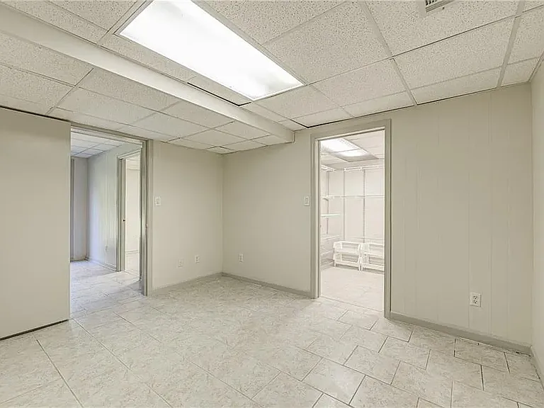 2340 Burch Cir — Photo 25