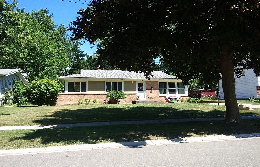 1st image of 2216 Woodlawn Ave SE