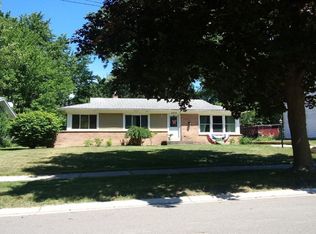 2216 Woodlawn Ave SE, Grand Rapids, MI