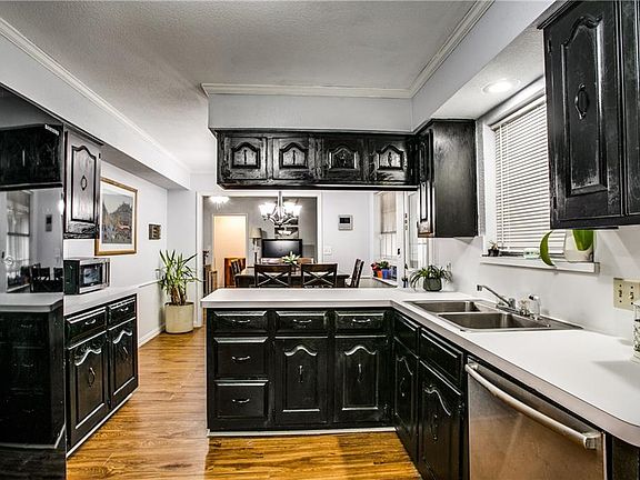 3rd image of 2941 Knollwood Dr