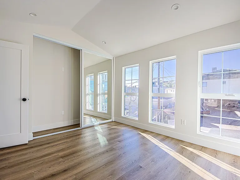 723 E Verdugo Ave #201 — Photo 14