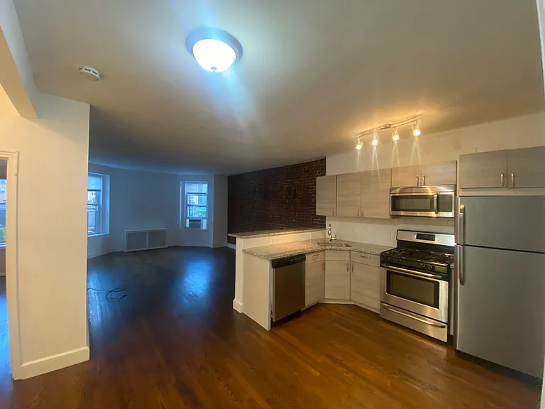 228 Commonwealth Ave #10 — Photo 2