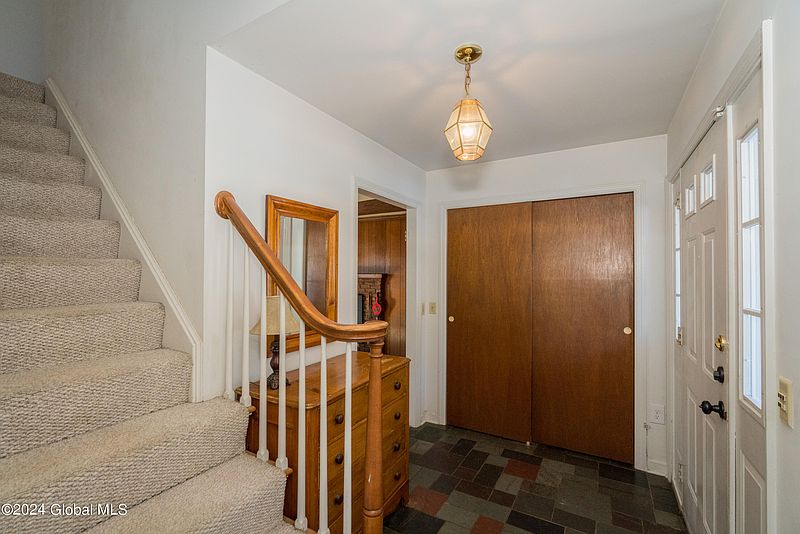 4th image of 15 Underwood Drive
