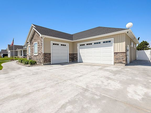 3 car oversized garage